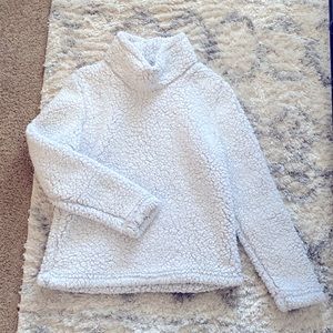 Boutique brand women’s cozy white Sherpa loungewear top size small